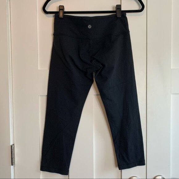 Lululemon Black Capri Tights size 6 - Picture 5 of 9
